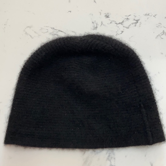 Nordstrom Accessories - Nordstrom 100% cashmere Hat